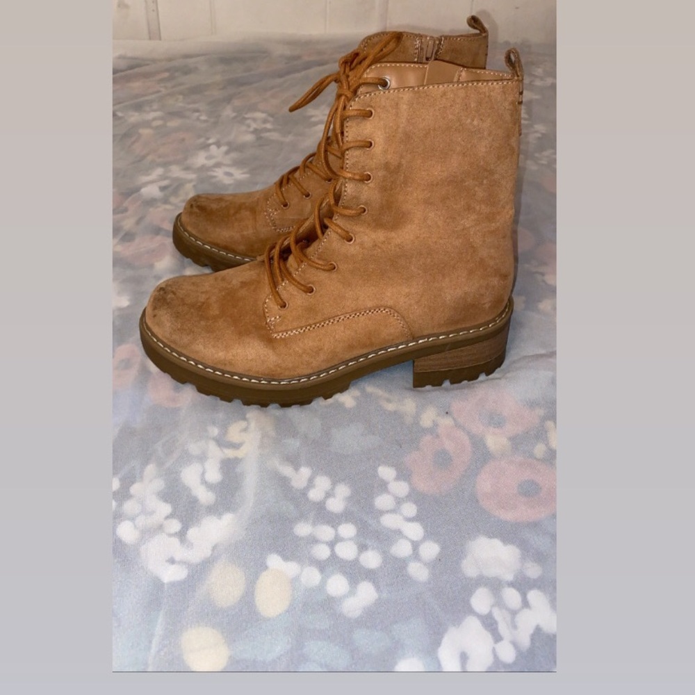 Khaki colored winter boots